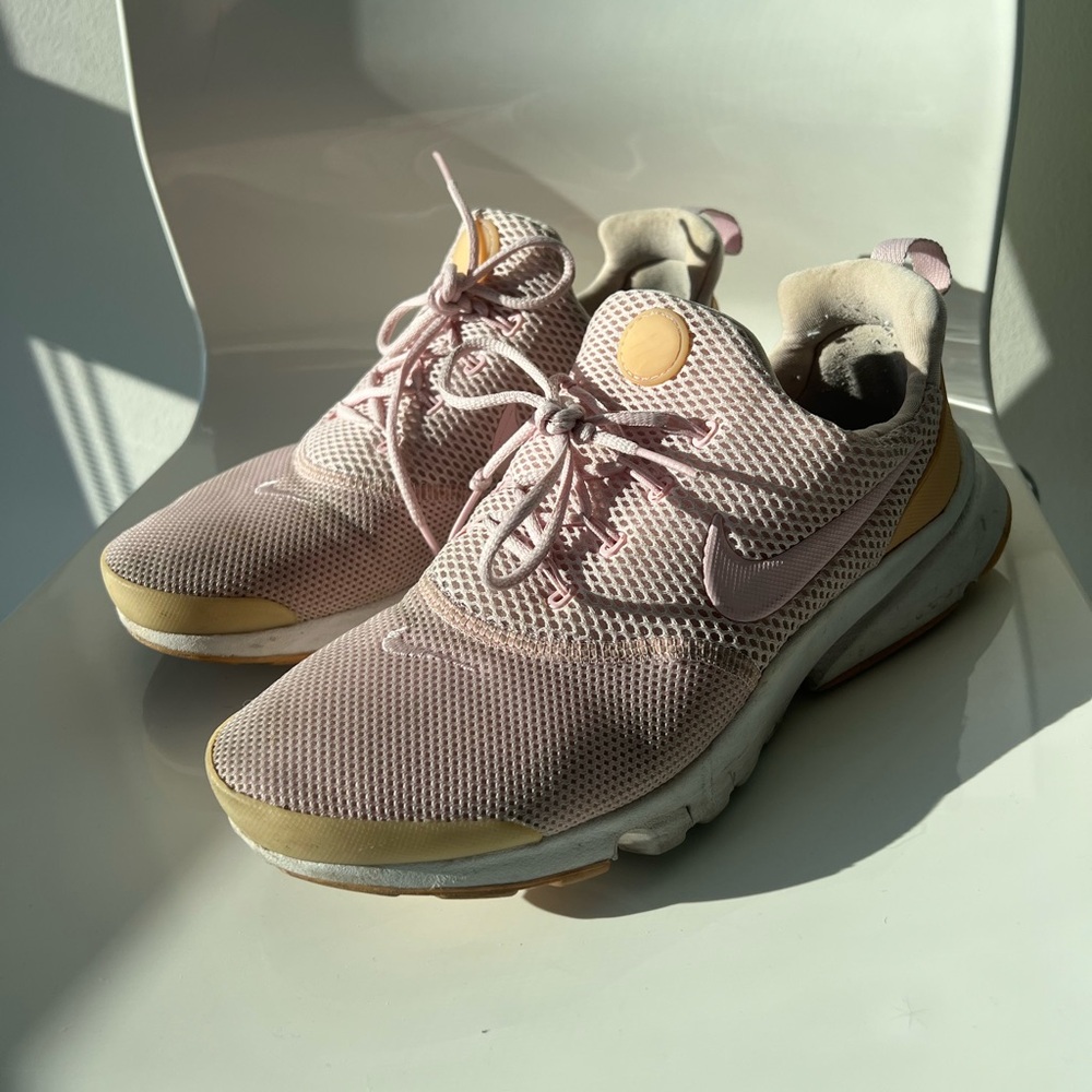 Nike Women’s Pink Mesh Running Shoes Size 8.5 Lightweight Gym Sneakers